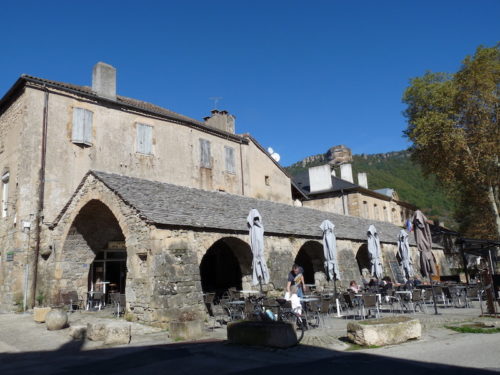 Nant - la halle couverte (Photo Guy Cambessedes)